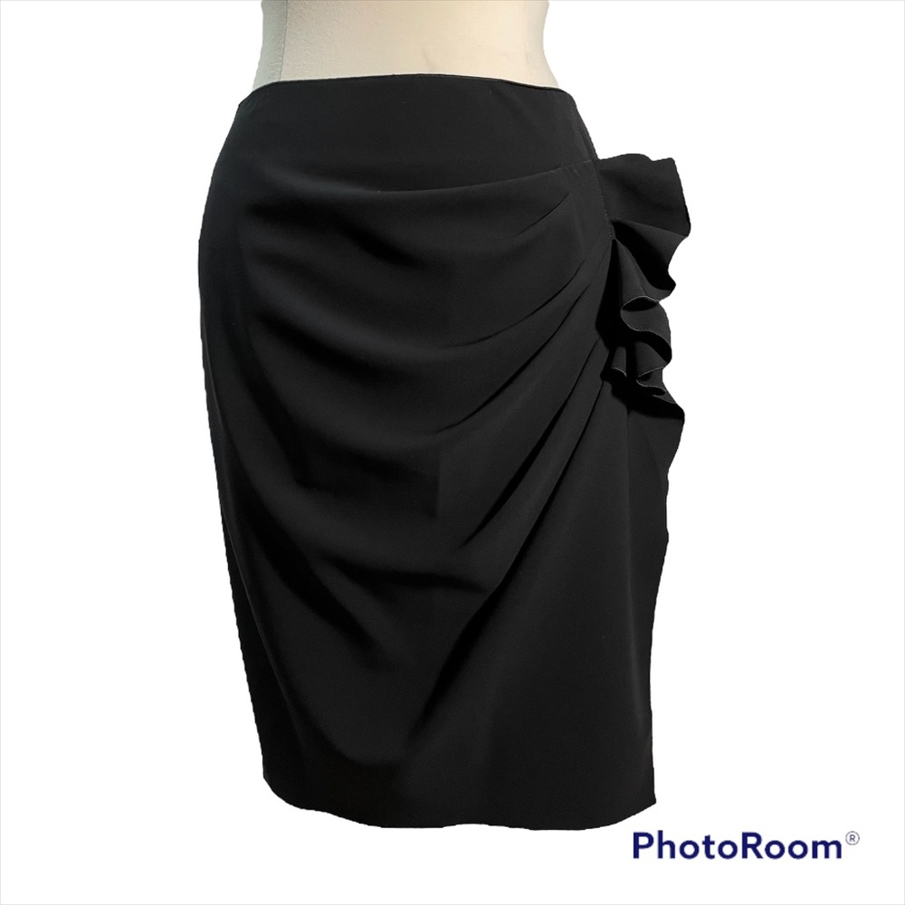 Stylish Lafayette 148 black drapes knee-length skirt Size 6P